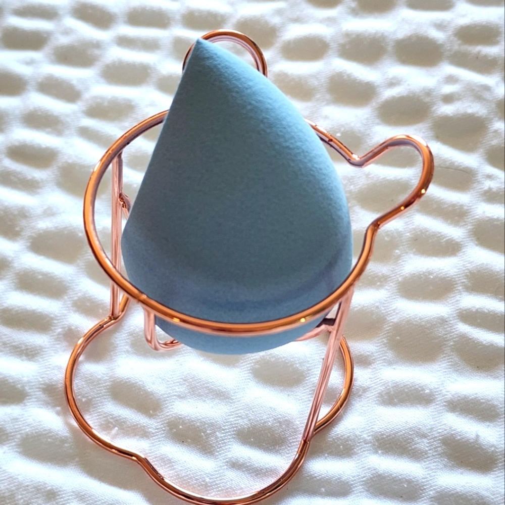 Beauty Blender Stand to keep Blender Safe from Germs and Dirt